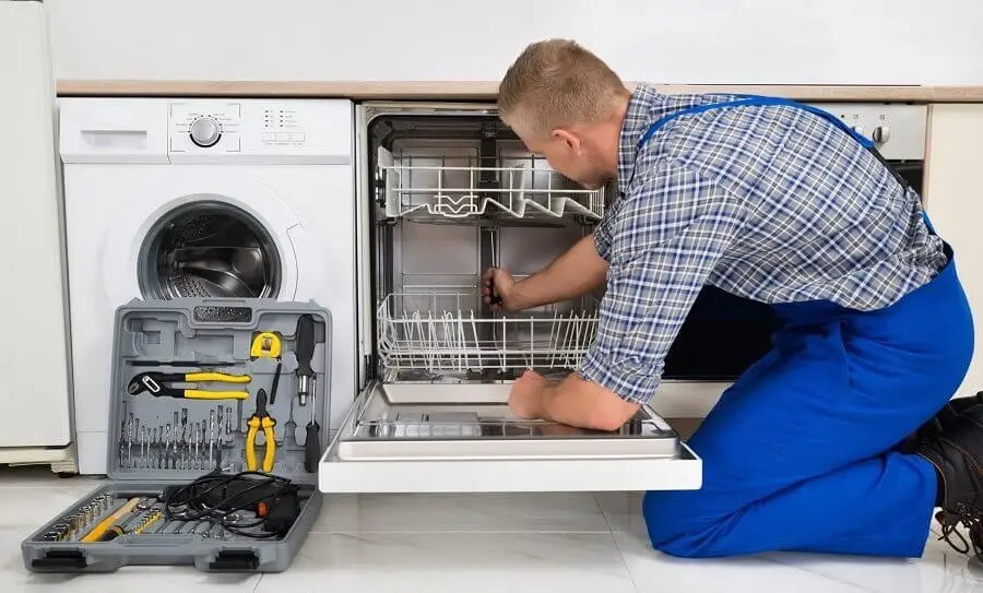 Yenimahalle Sunny servisi teknisyen ekibi beyaz eşya tamiri yaparken